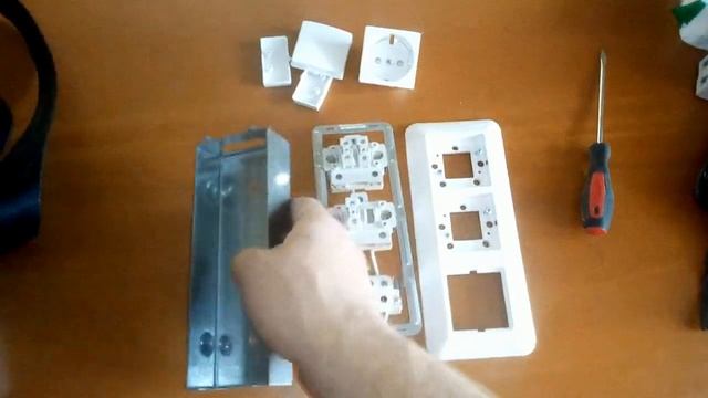 Как поменять трехклавишный выключатель с розеткой своими руками|Блок на  ванну-туалет-кухню