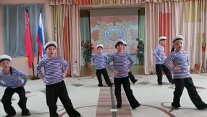 Танец "Яблочко".