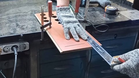 Эта самоделка поможет вашему лобзику пилить идеально ровно. Приспособление для лобзика