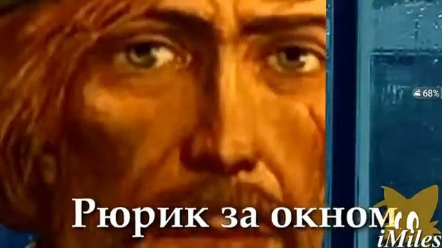 Ананас на столе