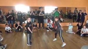 Мозговая Настя VS boy Hip Hop Kids