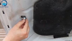 Установка амортизаторов капота на Ford Fusion 2 / Форд Фьюжен 2 алюминиевый капот