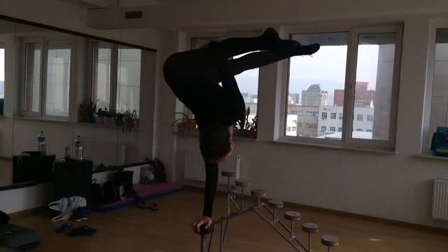 Ir Каучук и ручной Эквилибр 61 смотреть онлайн