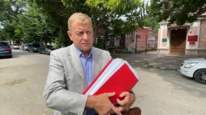 Олег Зубков приехал к центральному суду Симферополя!