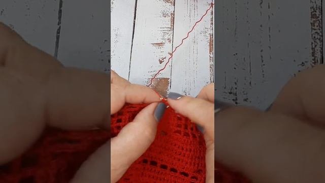 Горловина на спинке.  Филейное вязание.