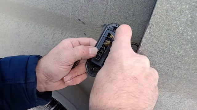 Моргает боковая дверь при движении. смотреть онлайн