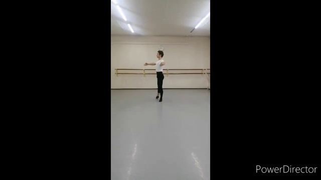 Урок классического танца. Комбинации: на станке, на середине и прыжок.