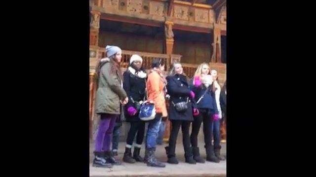 Students on stage at the Globe Theatre смотреть онлайн