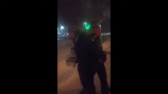 Новосибирцев рассмешило видео со связанными скотчем мужчинами