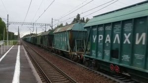 Советский! Электровоз ВЛ10-1113 с грузовым поездом на платформе Ушково