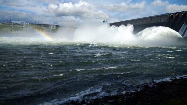 Сброс воды на Усть Илимской ГЭС июнь 2021 2 шлюза Часть 1 смотреть онлайн