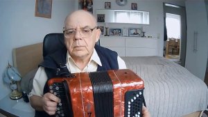 "Где-то играет гармошка"