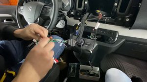 Снятие и установка магнитолы на Peugeot traveller - инструкция.