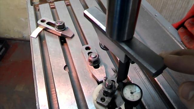 Уроки фрезерования, работа с центроискателем смотреть онлайн