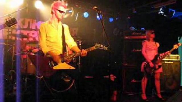 позвони мне кто поет. авторадио приключения электроников. трава у дома приключения электроников. приключение электроника позвони мне позвони. Call me - blondie (imy2 cover).