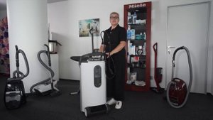 Процесс очистки от накипи гладильной системы FashionMaster Miele