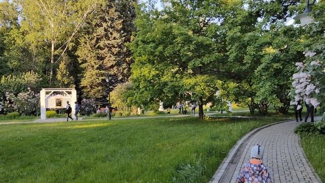 Сиреневый сад в сокольниках 2023 смотреть онлайн