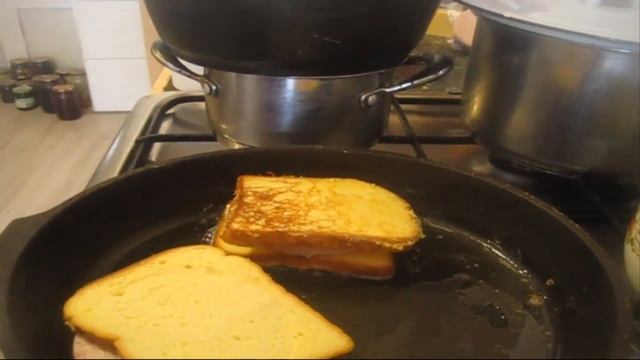 Гренки с колбасой и сыром на завтрак смотреть онлайн