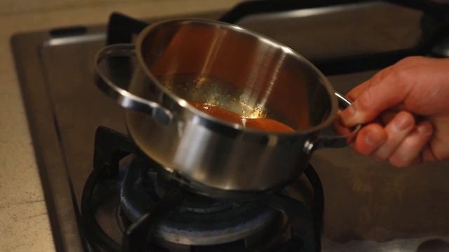 Не откажите себе в удовольствии полить им мороженое | 2 ингредиента
