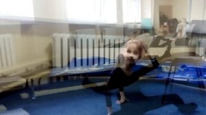 Растяжка, шпагат/ Художественная гимнастика/ Дети/ Вероника