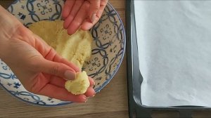 Турецкое печенье. Сверху оно слегка хрустящее, а внутри нежное, мягкое и рассыпчатое как халва.