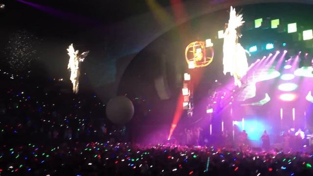 STI NYE Countdown "Snow Globe Experience" смотреть онлайн