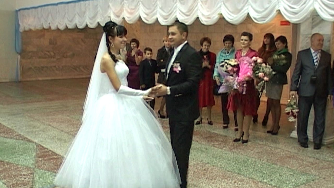 Регистрация в загсе, обмен кольцами, роспись в документах смотреть онлайн