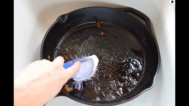 Как очистить сковородку от жира смотреть онлайн