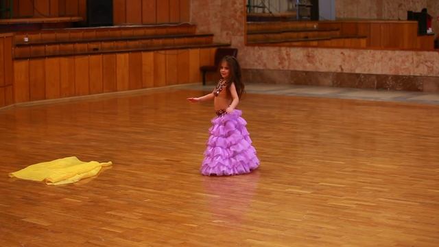 Восточный танец дети Медведева Ксения 4,5 года