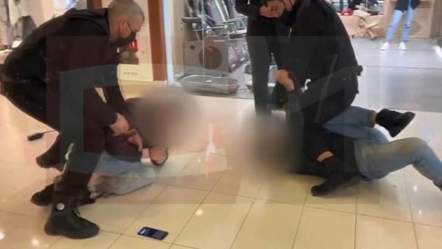 Напал на сотрудников офиса смотреть онлайн