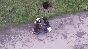 МАЛЕНЬКИЙ РЕБЁНОК УПАЛ В КАНАЛИЗАЦИОННЫЙ ЛЮК. ГОРОД ПЕРВОМАЙСКИЙ ХАРЬКОВСКАЯ ОБЛАСТЬ. 30 МАЯ 2020 г