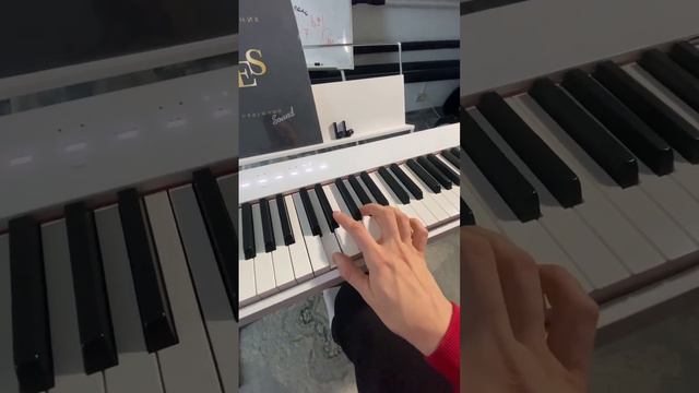 Очень КРУТОЕ арпеджио! Обязательно выучи его ✨🎹 #пианино