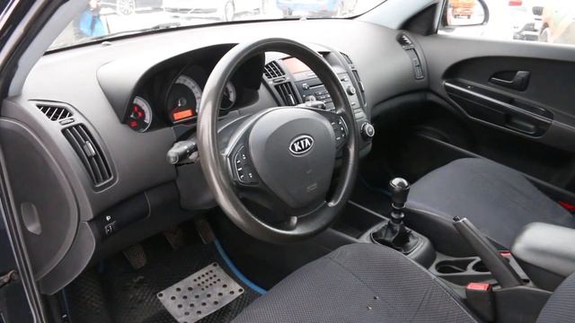 KIA Ceed ЧЕРНЫИ