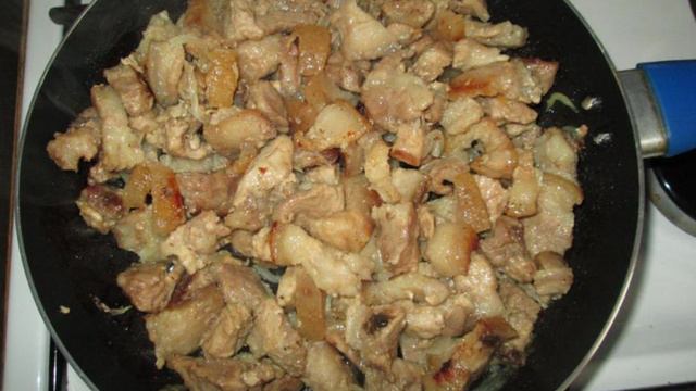 Жареное мясо со шкварками