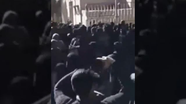 IRAN PROTESTS KERMAN PEOPLE BREAK IN GOVERNMENT BUILDING