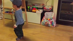 2 years old Alex's dancing /  В ритме танца в 2 года