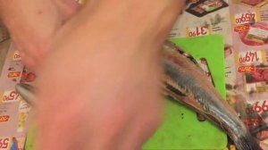 Как быстро почистить селёдку