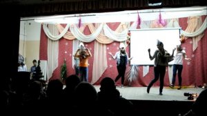 8 класс. Новогодний танец.
