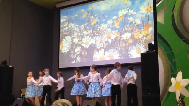 Переделка песни "Ромашки" на 8 марта в школе смотреть онлайн