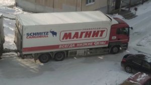 Грузовик Магнита застрял, Магнит рулит!