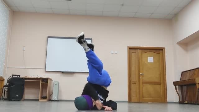 B-boy Silvester - Freestyle