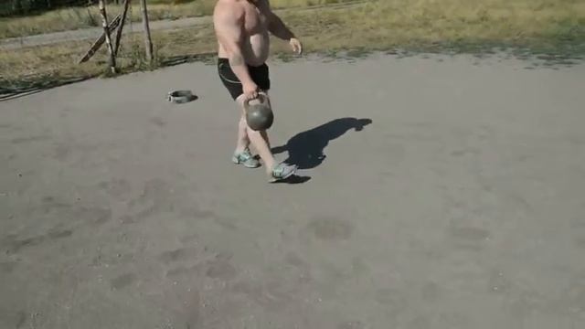 Гиря и футбол