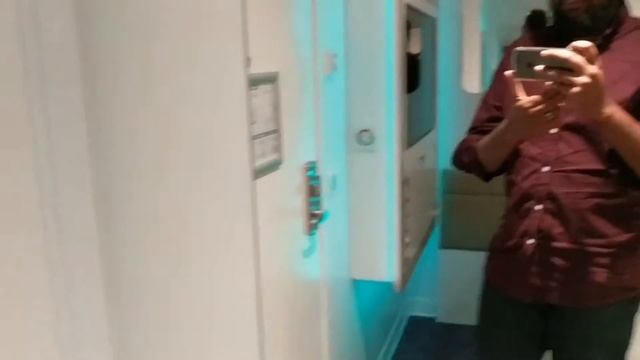 Yotel CDG Air, Paris-Charles De Gaulle Airport: Quick ROOM TOUR смотреть онлайн