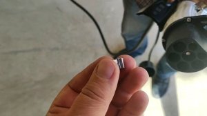 Заклинило заправочный пистолет электромобиля