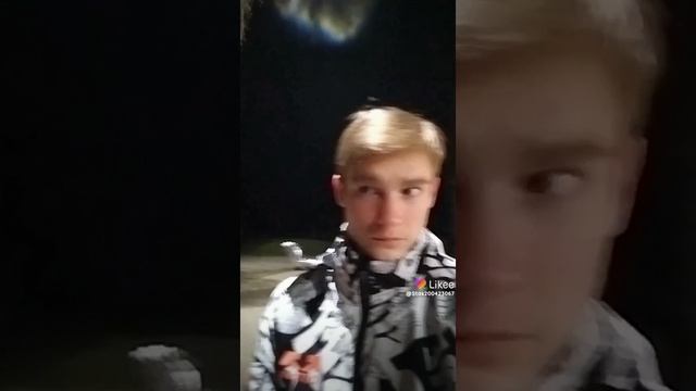 Стреляешь мне в глаза тра та. Konfuz певец. Стреляешь мне в глаза тра та. Недовольный тренер мем. Стреляй папапа.