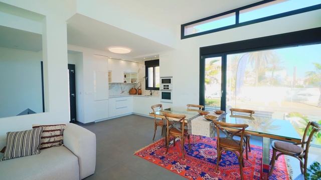 Купить новую виллу в Торревьехе у пляжа Ла Мата. Вилла в Испании от застройщика. Вилла Торревьеха. смотреть онлайн