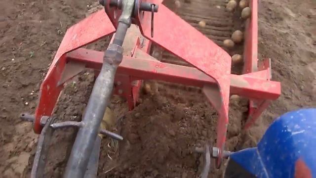 Транспортерная картофелекопалка? Трактор ДТЗ 244.4? смотреть онлайн