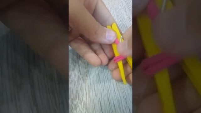 Как сделать из прищепки стреляющий пистолет (без клея ) смотреть онлайн