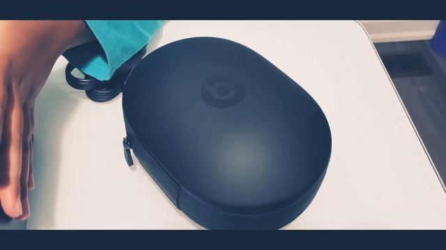 Unboxing the Beats Studio 3! смотреть онлайн