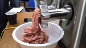 Фарш в мясорубке VITEK VT-3616